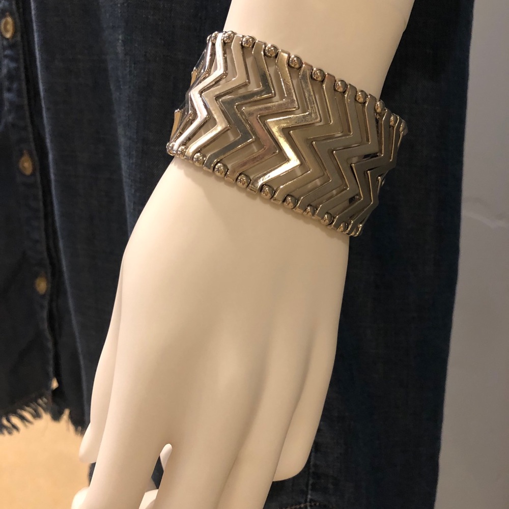 Bracelet chevron pattern